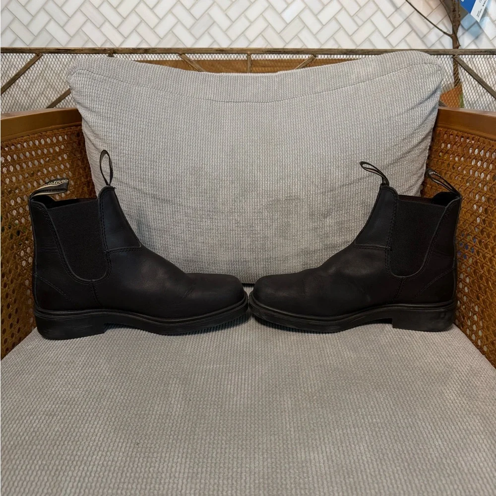 Blundstone 063 Square Toe Black Leather Chelsea Boots